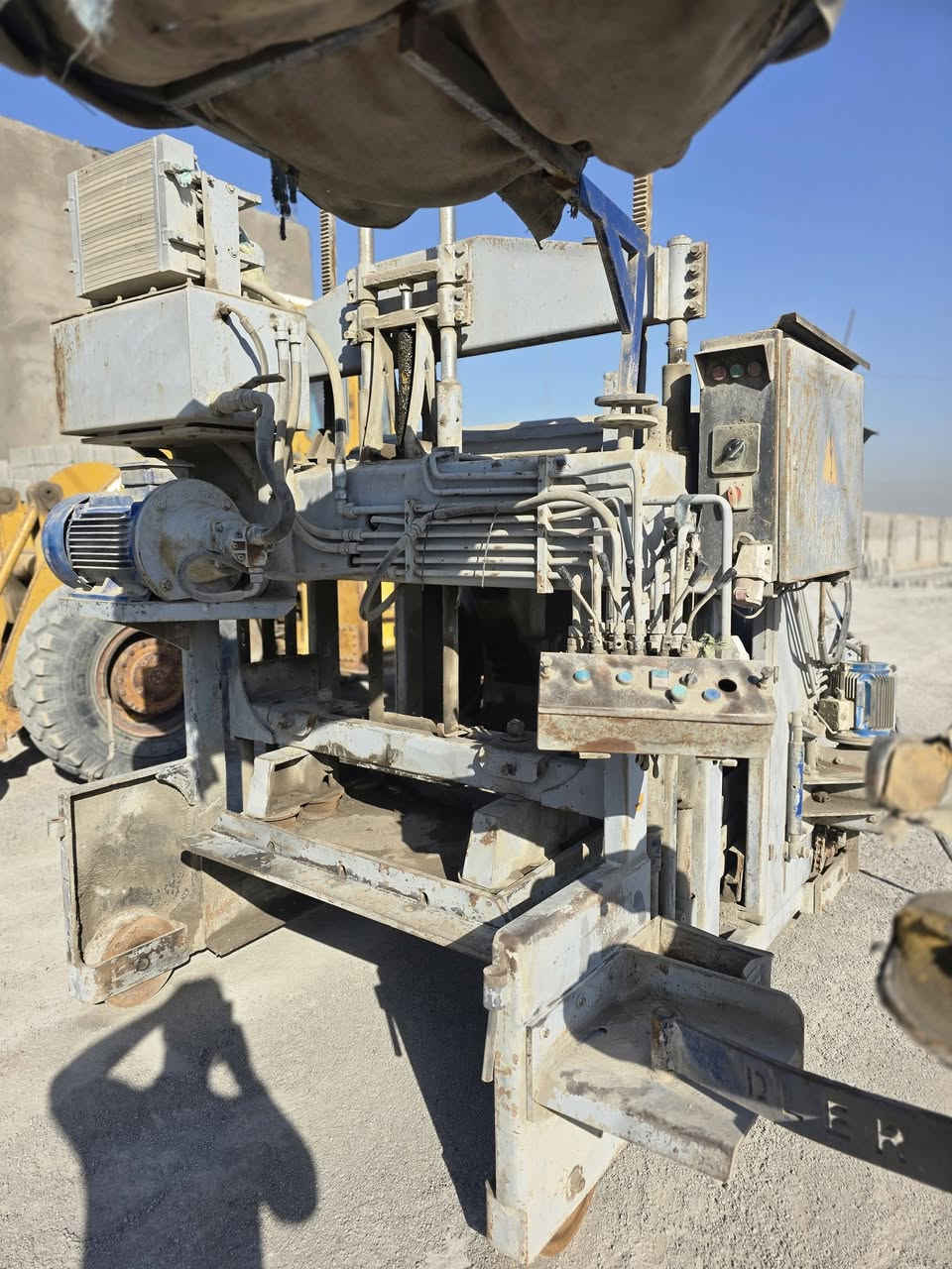 السلام عليكم كابسة دلير للبيع سنة الصنع 2019 مستخدمة لحد سنة 2023 نضيفة كهربائيات كلهة شغالة مكاني بغداد ***********
