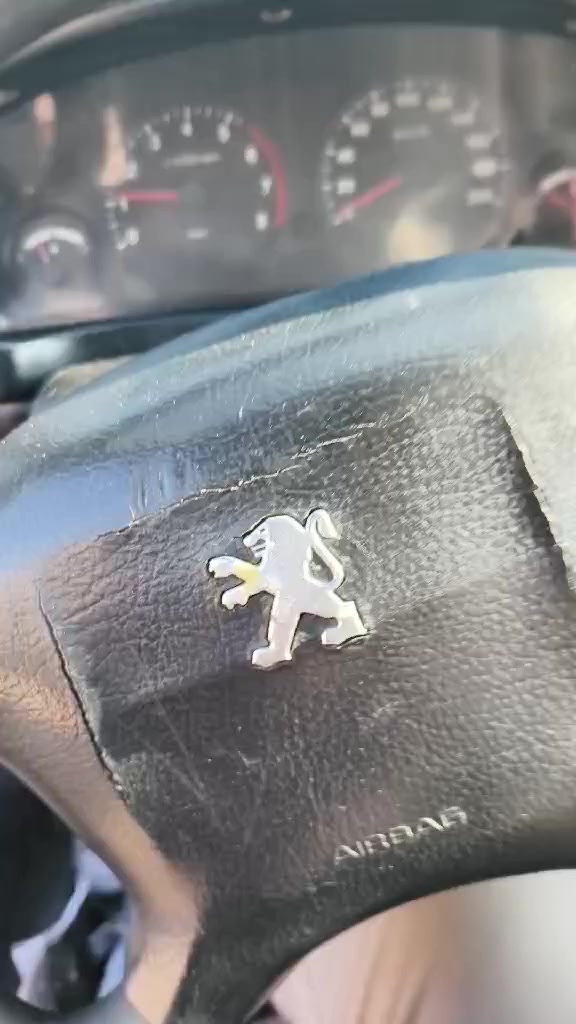 السلام عليكم بيجو فرنسي للبيع السياره بسمي رقم جديد كير ومحرك كفاله لاتبخير ولا تنقيص صدر نص عمر مكاني بغداد البلديات ***********
