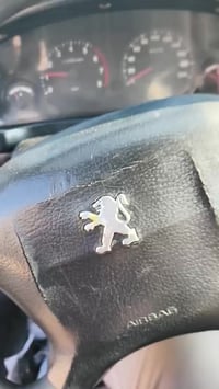 بيجو فرنسي للبيع السياره بسمي رقم جديد كير ومحرك كفاله لاتبخير ولا تنق...