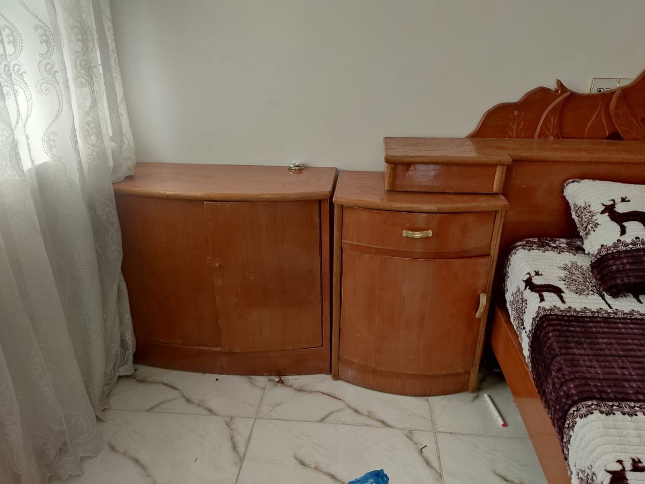 غرفة أخشاب للبيع بدون كنتور السعر 150 للستفسار اتصال واتساب فقط ***********
