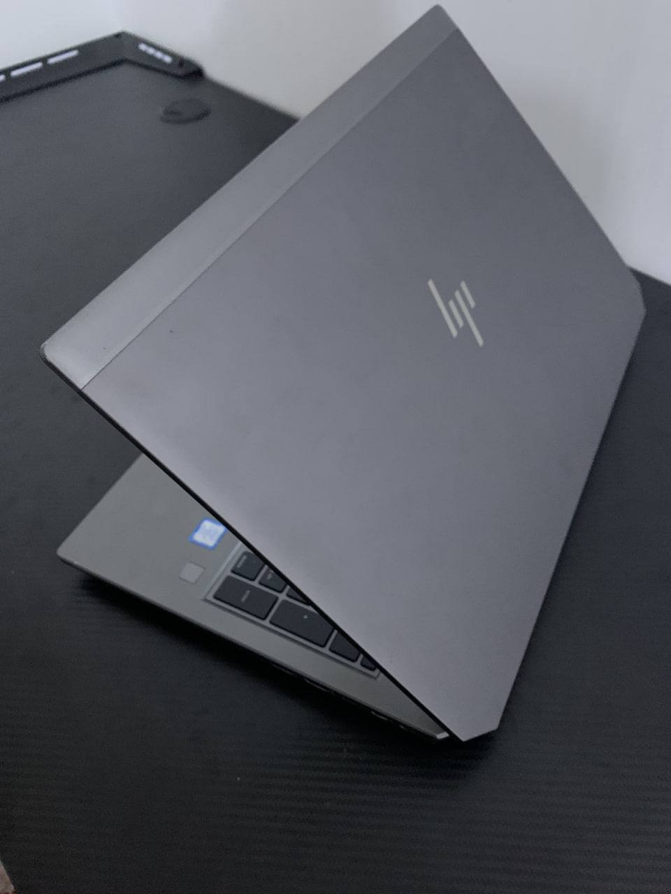 راح تعتمد عليه بكلشي!!
الوحش الانيق : Hp ZBOOK 15 G5 

وحش الاداء متوفر بكرت شاشة انفيديا Nvidia P1000بحجم 4GB

اذا تريد جهاز يفيدك برامج هندسية والعاب احترافية وسعر معقول؟ وصلت للخيار الصح 

لان هذا اللابتوب يجمع بين القوة والحجم والسعر المعقول...

نحجي بالمواصفات :

• core i7 8850H معالج
• Nvidia quadro P1000 4GB كرت شاشة خارجي
• 32GB DDR4 الرام
• SSD 512GB تخزين 
• 15.6 FHD SCREEN شاشة بحجم عملاق ودقة عالية

شنو يشغل من برامج؟ يشغلك كل البرامج الهندسية والتصميم بالراحة
شنو يشغلك العاب؟ تقريباً جميع الالعاب يشغلها 

الملحقات : 
 اكيد شاحن اصلي
ويجيك ويا ماوس كيمنك 
وكذلك يجي ويا ماوس باد كيمنك 
واكيد حقيبة انيقة

سعر اللابتوب راح يكون 589 الف فقط  

الضمانات؟ 
10 ايام من اي خلل استبدال 
ضمان بطارية ساعتين فما فوق في الاستخدام الطبيعي 

حالة البطارية : ممتازة 

ادخل احجزها لان صعب تحصلها بعد : *********** واتس 

او على الخاص 
لا تتردد وباجر هذا الوحش يمك...
