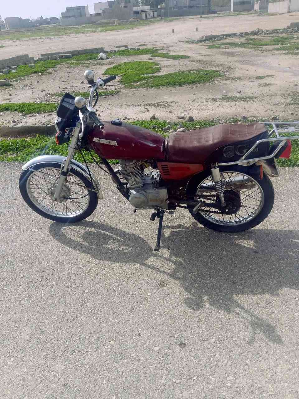 السلام عليكم دراجه ارشه للبيع كامله مكمله كهربايات شغاله كله جديد محرك جديد ما بيها اي نقوصات دراجه كلك ما بيها اوراق السعر 250 وبيها مجال مكان ديالى مندلي رقم الهاتف ***********
