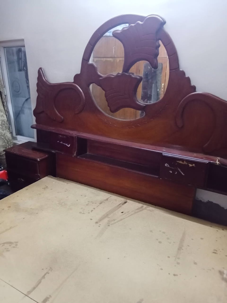 غرفة نوم للبيع السعر 250الف بيها مجال قليل رقم موبايل ***********ورقم***********

