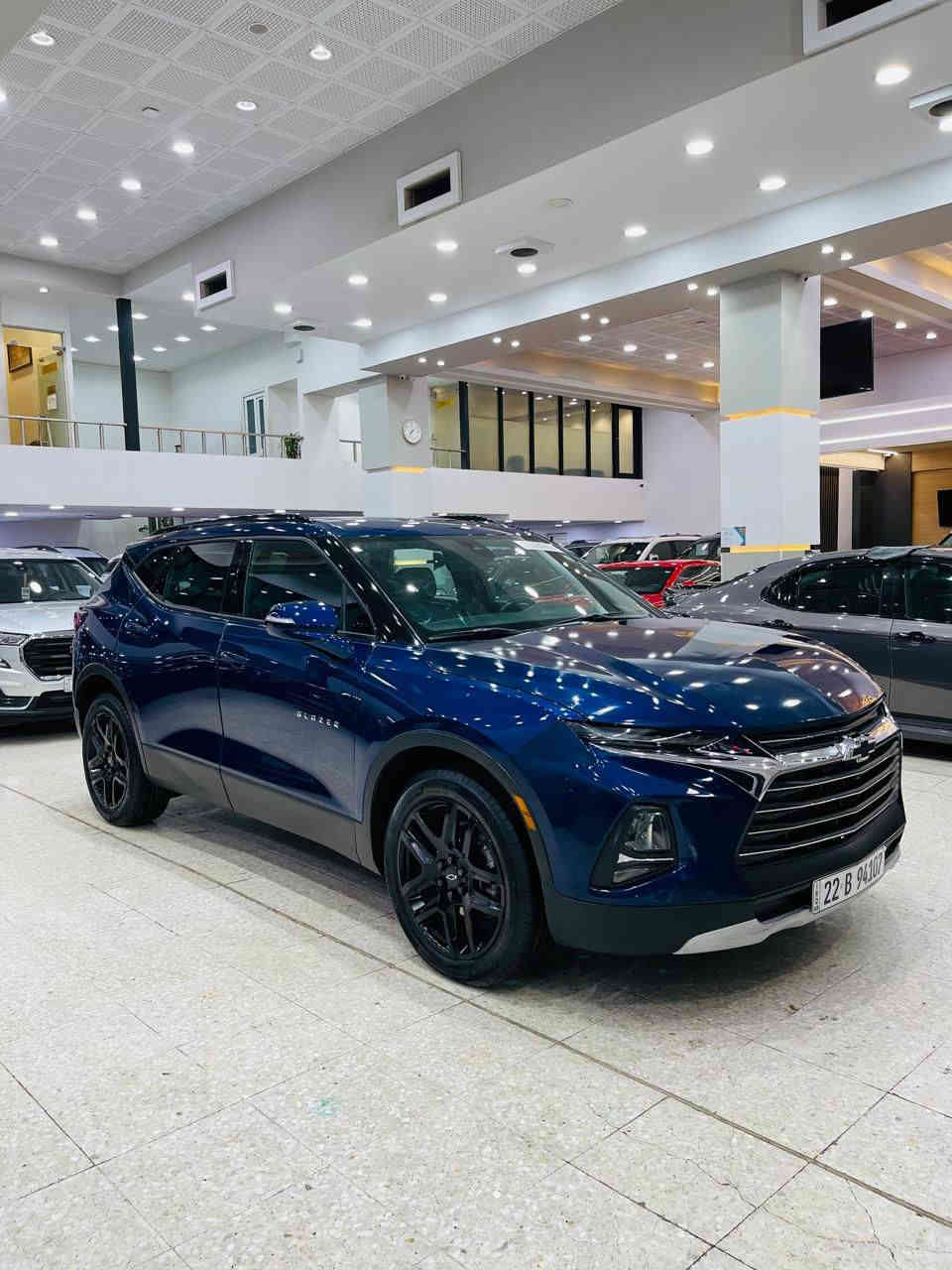 السلام عليكم للبيع بلايزر 2022
#المركبة     : شوفرليت بلايزر 2022 فئة LT3 لون ازرق
#الرقم        :  اربيل 
#الضرر      :  بنيد فقط
#عداد_المسافة : 18 الف كيلو حقيقي 

#المواصفات : 

▪️شوفرليت بلايزر 2022  فئة LT3 
▪️ محرك 6 سلندر 3600
▪️ لايتات زينون عالي وواطئ اصل 
▪️ حاجب LED نهاري 
▪️ بصمة باب وبصمة تشغيل وتشغيل عن بعد   
▪️ اشارات بالمرايا الجانبية
▪️ رادار امامي تفاعلي متعدد الاستخدام
▪️ حساسات الانحراف عن المسار 
▪️ المقاعد الاماميه تدفئه
▪️ دفع رباعي مع اربع أنظمة قياده 
▪️ ويل حجم 20 اسود اصل مع طقم تاير جديد
▪️ حساسات الاجتياز الجانبية ( نقاط عمياء )
▪️ حساس خلفي مع كامره خلفيه اصل
▪️ باب الجنطة كهربائي شفط 
▪️ غرفة السيارة جلد  اسود اصل 
▪️ تحكم كهربائي متكامل لمقاعد المقدمه 
▪️ تحكم ستيرن جهتين متكامل الايعازات مع الرادار
▪️ نظام تبريد المركبه قطعتين تبريد 
▪️ شاشة دشبول كبيرة لمجموعة من الايعازات 
▪️سستم صوت BOSE الشهير 
▪️السيارة فول مواصفات ، جديدة وبوضع الشركة.

السعر المطلوب : 225 ورقة مع المجال 
للاتصال او واتساب ***********
