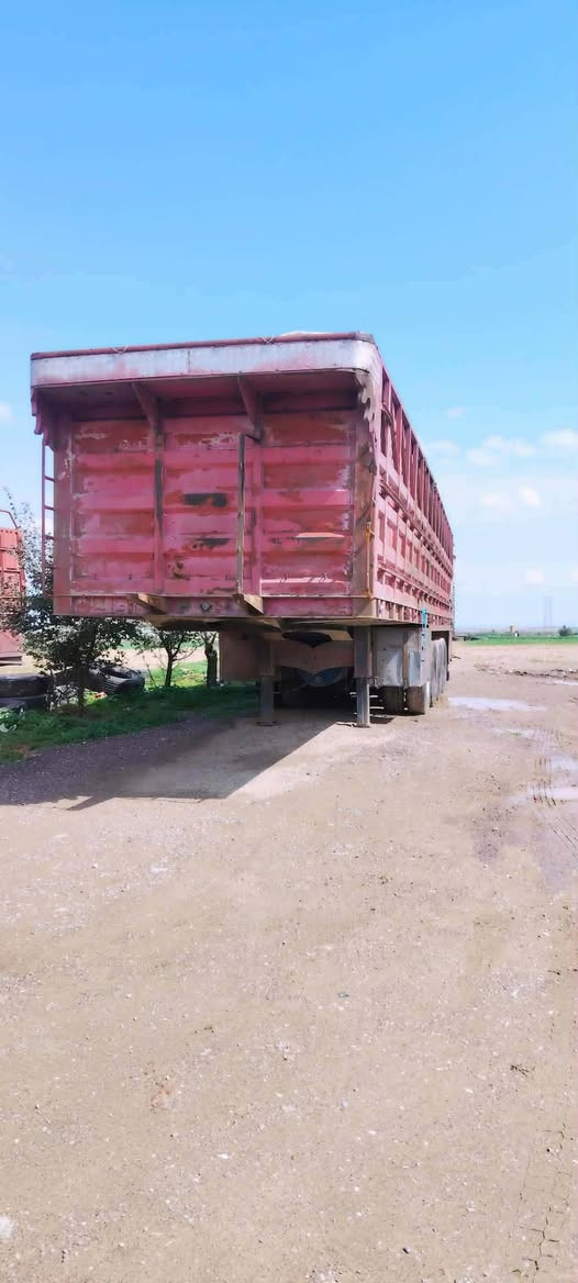 السلام عليكم
للبيع عربانة عراقية 
شاصي محلي
 طول 12/50
دناكير سكانية
 تايرات نص عمر 
***********
***********
مكان موصل
