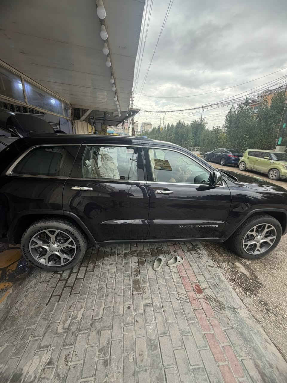 جيب كراند شيروكي لمتدد بلاص ام ال 3 شاشات
فول موصفات مكفوله كفاله عامه وارد خليجي
گير مكينه تبريد شرط الفحص من تبديل تعديل 
موصفات 1/1
محرك 3600 سته سلندر  
موديل 2020 
4x4 فور ويل 
المسافه المقطوعه 72000كم 
حساس امامي +جانبي 
حساس خلفي 
رادار بالمري عند الاشتياز 
هيترات مري 
سقف بنراما 
مري شفط 
دخول ذكي 
تشغيل عن بعد 
داخل بيجي 
ذاكر حفظ وظعيات الجلوس 
كشنات اماميه كهرباء
+تبريد + تدفئه 
كشنات خلفيه تدفئه 
استيرن كهربائي + تدفئه
مصابيح امامي LED
مصابيح زينون
زراگات ماء للمصابيح
كامره خلفيه 
شاشه كبيره 
ويل قياس 20 انج 
صندوق كهرباء
للاستفسار 
***********
