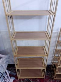 يالله اخوان رف خشبي بهذا الشي حجم كبير  سعره 20 للحجز 07712035815