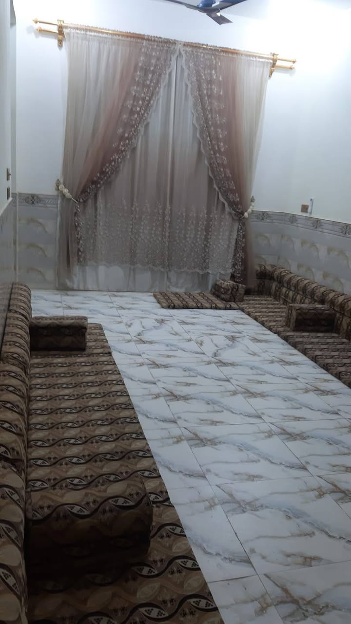 السلام عليكم بيت للبيع طابو صرف المساحه 110 تفاصيل البيت طابقين الطابق الارضي استقبال غرفة نوم مطابخ صاله وصحيات خارجيه الطابق الثاني ثلاث غرف نوم وصاله وصحيات الدرج الطابقين مرمر السطح شتايكر إرتفاع الستاره مترين وربع البيت بناء حديث المعلومه البيت مطلوب سكان المكان ناصرية مركز حي الفداء شارع المدارس قرب المدرسه الصينية التواصل ‏‪***********‬‏
