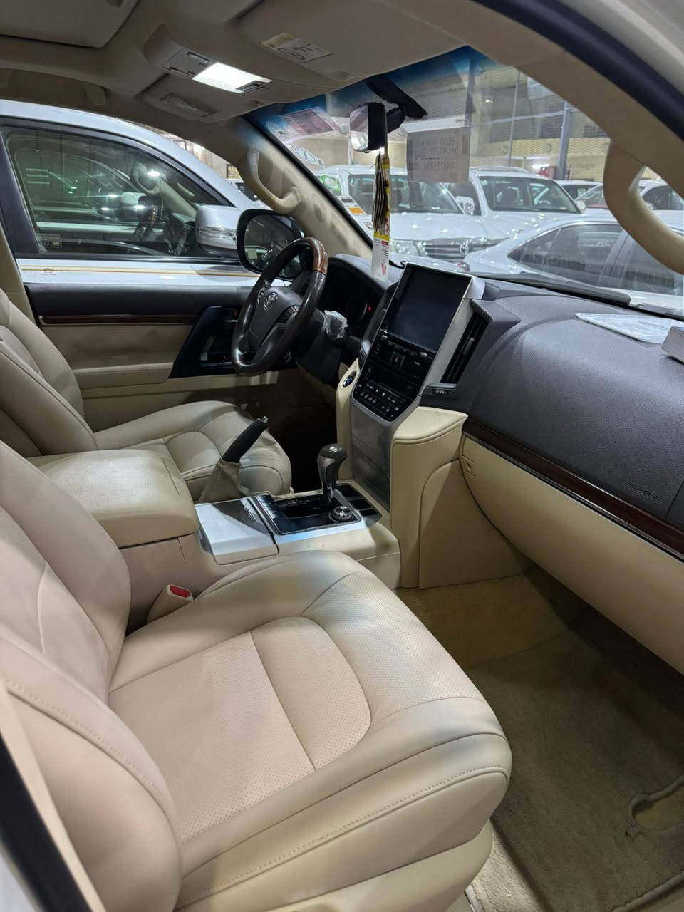 تويوتا لاندكروز 2016 فول مواصفات ٨ سلندر السياره مكفول كفالة عامه من صبغ و تبديل و مفتوح فقط ٣ مكان PDR 
ماشي ١٥٠ الف حقيقي سياره رقم اربيل السنويه و رقم جديد 
السعر(٤٣٠)ورقة قفل 
مكان أربيل 
تلفون *********** بي واتساب
