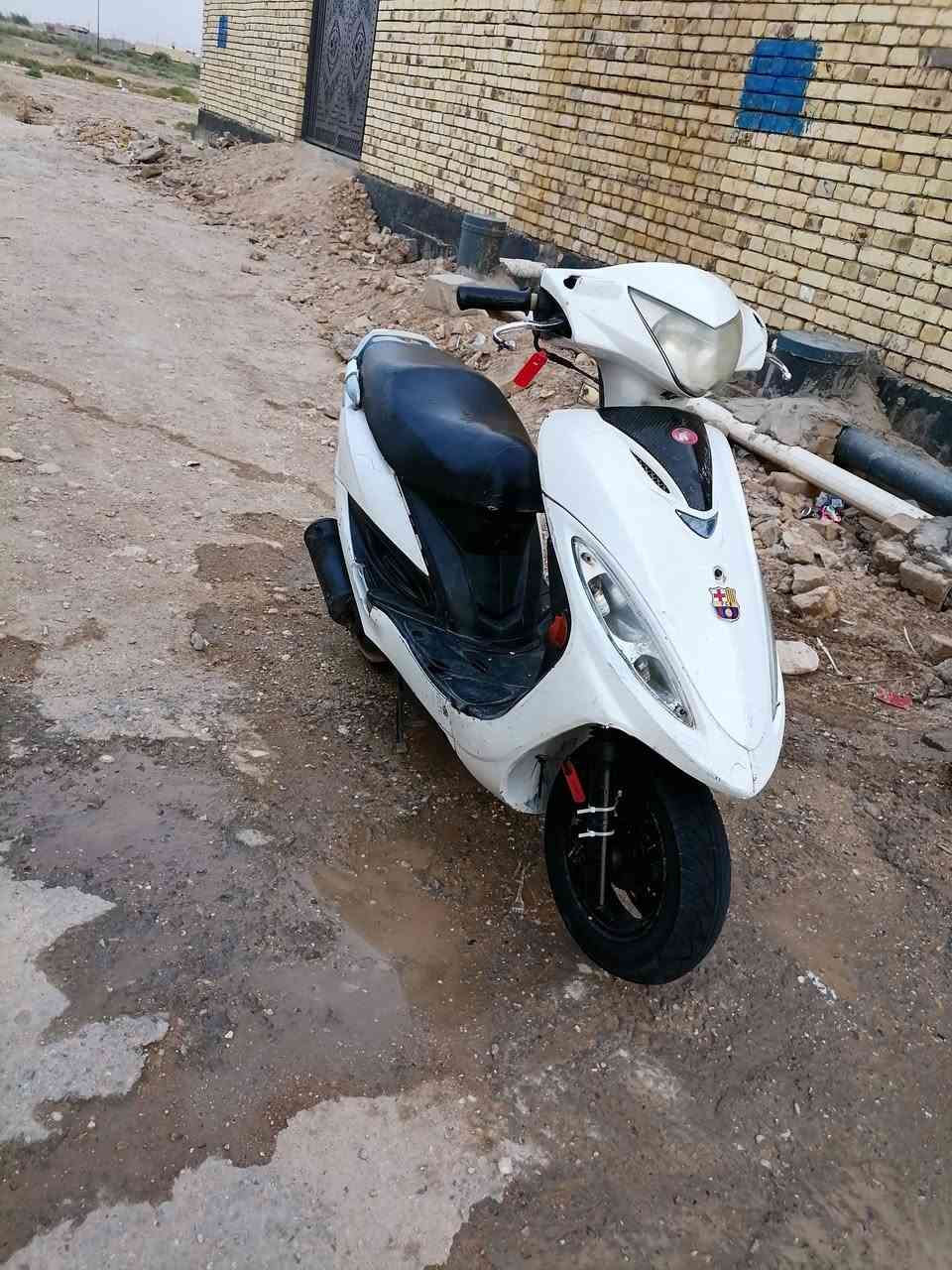 السلام عليكم
جي فور .للبيع او المراوس 
دراجه نكره سلف وهندر .
سكن لايت عالي ناصي بگ لايت بريك وسكن رباعيه 
اشاير يمنه يسره .
للتواصل راسلني او رقمي ***********
