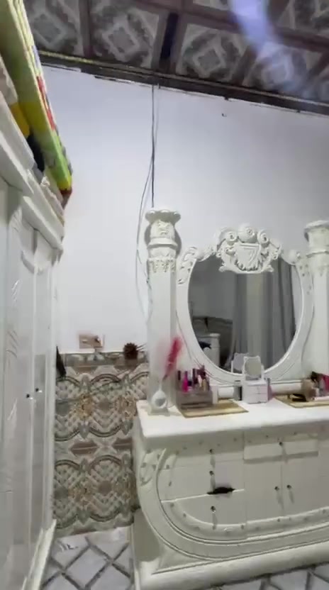 سلام عليكم دونم زراعي بستان كله سدر مركب حمال 60سدرة و6برحيات داخله بيتين بيت طابوك وبيت بلوك منطقه الخيط الأولى على نهر الحده قريب على السد العاليه سعر 140مليون جوه السوق  للاتصال ***********
