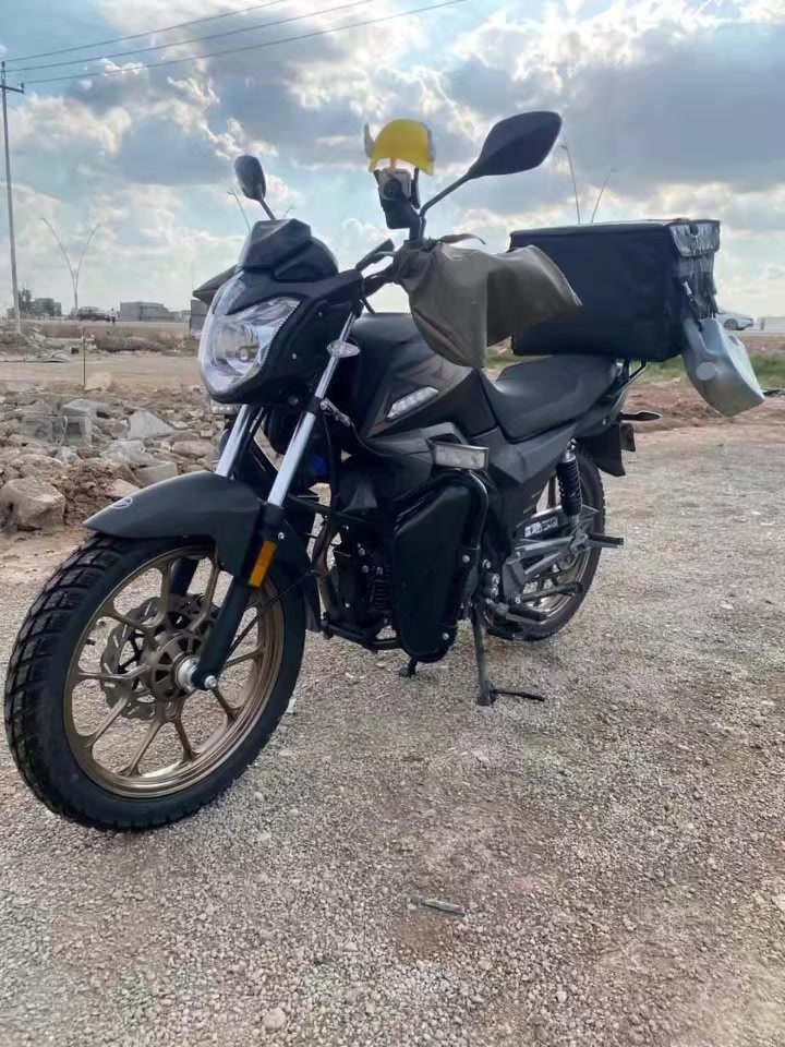موديل 25       يارزاق متوفر  لدينا للببع دراجه
صار 3 يياشهر من اخذتها 
بعدها على وضع الشركة 
ماشيه 14 الف 
تخم تاير جبلي مانع انزلاق 
لون اسود مميز
دراجه كلش حلوه و نضيفه و عمليه 
رقمها اربيل اصولي بس نروح للشركه اسويلك تنازل ثاني يوم تروح تحول باسمك
رايدها ب 2600 و بيها مجال للشراي 
مكاني ديالى الخالص رقمي ***********
