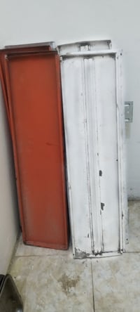 رفوف عدد ١٢ للبيع مع المصاطر والحمالات  ٠٧٨٠٣١١٧٦٧٣