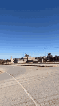 هيكل للبيع المساحة ٣٠٠ متر طابو صرف ركن
على شارعين تبليط 
يتكون من ديوانية وغرفتين وهول ومطبخ وصحيات 
الموقع / قرب ساحة الغاز 
الشارع المؤدي على السبحاني 
السعر ٣٢ مليون وقابل للتفاوض 
للاستفسار ***********
*********** زورونا موقعنا مكتب اليوسف للعقار فلكة جسر حجلان 
اليوسف للعقار
