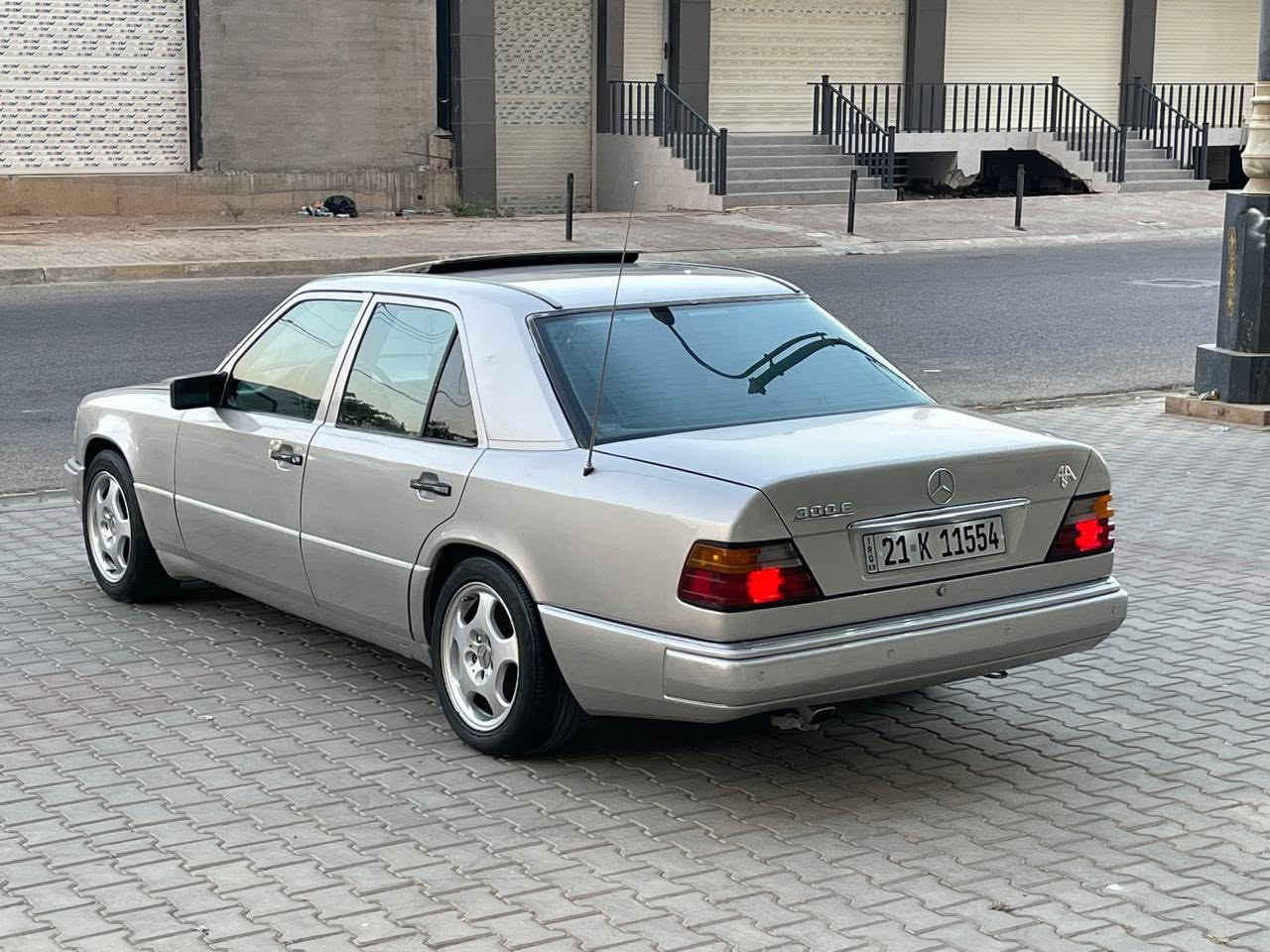 للبيع مارسدس دب موديل 1987محدث 94 محرك محور ملكه 3000vvt تبريد شغال  سياره مصبوغه عام للجمالي بدون ضربه بدون خياس قواعد دبلات سليمه رقم سليمانيه سنوية هزه جديد لحد 2031 بسمنا سياره جاهزه بدون نواقص ***********مكان سياره كركوك
سعر65 بي مجال بصيط
