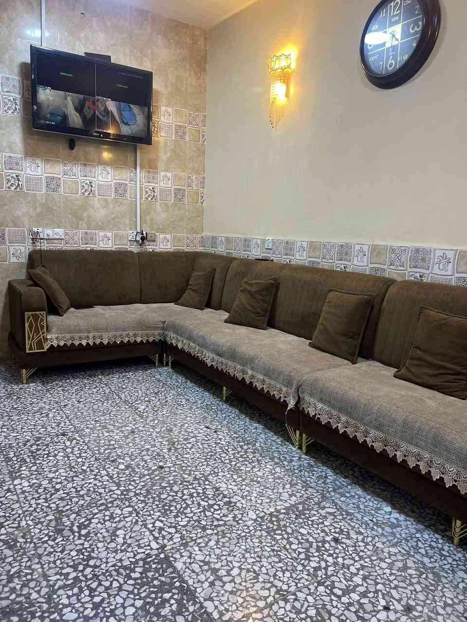 مشتمل للبيع الدورة ابو دشير شارع مدرسة حفصة طابو زراعي اقرار محكمة باسمنة طابق ونص استقبال ومطبخ ومنور وصحيات وطابق الثاني حولي وغرفة نوم وصطح بناء نضيف جدا طابوق مسلح رفت عالي المساحة بل قرار 50 واقع حال 48 متر واجهة 3 متر نزال 13 ونص الدار جاهز من جميع النواحي ومابي اي نقص للاستفسار *********** السعر 50 قابل للتفاوض

