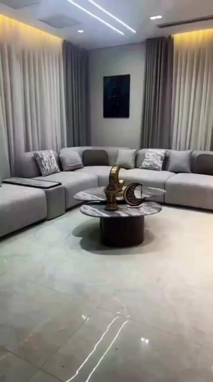 تم التسليم لعملائنا الكرام 💯
طقم زاوية يجمع بين متانة الخشب و نعومة الأقمشة الأجنبية الفاخرة 🛋️✨
تصميم عصري يمنح منزلك لمسة الدفء و التميُّز

يوجد لدينا قسم مختص في صيانة أطقم الكنب و بوقت قياسي💥⚡

سوريا : ريف دمشق
لأي استشارة أو استفسار يرجى التواصل على الرقم 
0959356941 

‎#مفروشات_مارڤل #Mavel
#طقم_كنب #غرف_نوم
#كورنرات #مجالس_عربية
#اكسبلور #ترند#trend
#مهندسين #ديكورات #مفروشات
#سوريا #دمشق #صيانة #طقم_كنب


**إذا كنت صاحب هذا الإعلان وتريد حذفه لأي سبب، رجاءا أرسل رسالة إلى الدعم الفني**