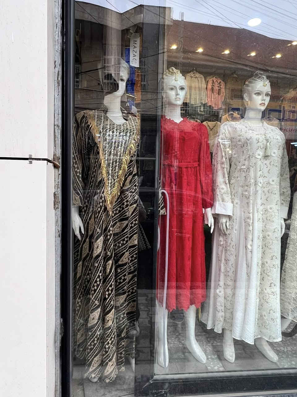 سلام عليكم ملكانات للبيع العد ٨ ابيع شلع  او كم قطعه مو مشكله النظافه واضحه امامكم. مكاني المحاويل.  وموجود توصيل للاستفسار الاتصال او واتساب ***********
