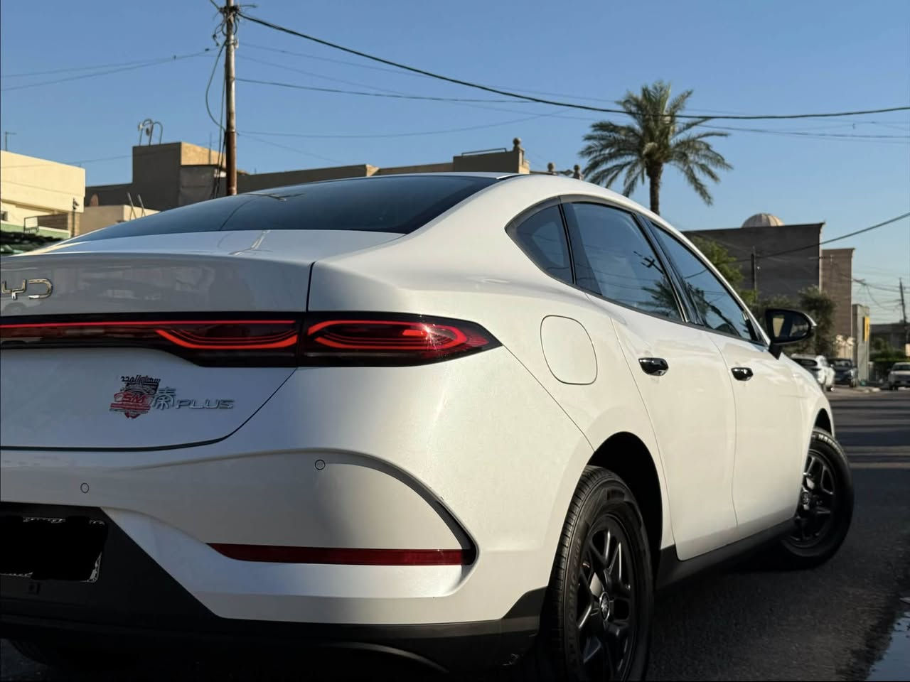 للبيع 
– BYD Qin Plus (چن بلاس) موديل 2025 –
   المسافة 5 الف بانزين 5 كهرباء
داخل ابيض المميز
الحالة: زيرو جديده مكفول كفاله عامه
سعر 18.750
للاستفسار والاتصال
***********
*********** وتساب
