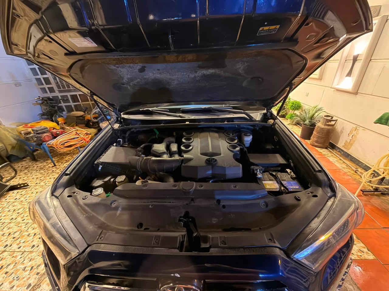 السلام عليكم
تويوتا فورنر  لمتد للبيع 
                                                        model: 2021 
                                69000km   :mileage /ممشى

  مواصفات السياره 
🔴محرك السياره v6 4000cc
🔴السياره دفع خلفي 
🔴تبريد وتدفئه بلكشنات
🔴 كراسي جلد باللون البيجي 
🔴فتحة بالسقف
🔴كرسي الامامي للراكب والسائق(3 وضعيات) كهربائي
🔴رادار امامي
🔴تحديد المسار 
🔴مانع الاصطدام 
🔴حساسات أماميه وخلفيه
🔴كاميرا خلفيه 
🔴إناره ترحيبيه (عند الاقتراب جنب السياره)
🔴بصمه على الابواب 
🔴فتح وغلق الزجاج الخلفي من خلف السياره 
🔴كار بلي واندرويد اوتو 
🔴اناره بروجكتر وإناره السياره بالكامل led 
⚠️ الاجزاء المصبوغه البنيد وحافة الاماميه لل جاملغ بدون دواخل وباب الصندوق فقط. كلير
 
❤️للتواصل والاستفسار الاتصال على الرقم الآتي   :*********** 
🔴السعر  310 وبي مجال
