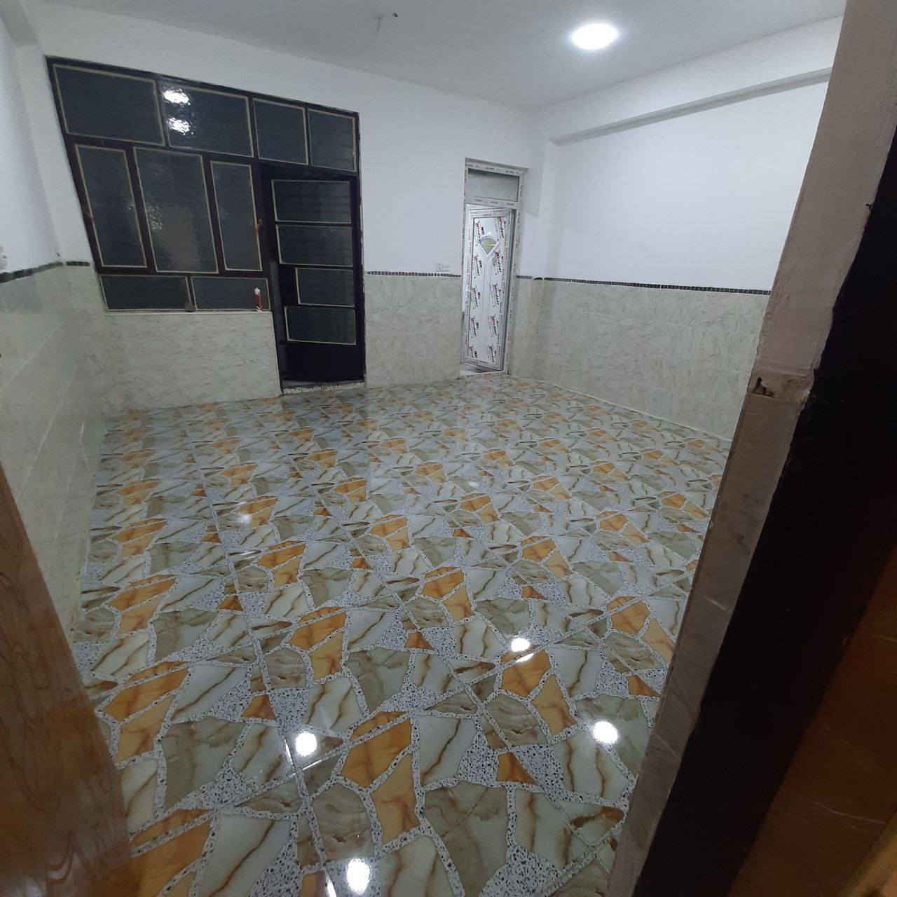 بناية للبيع 100م  بغداد البلديات حي التراث عل شارع قرب عمارة ابو اسعد  3طوابق الطابق الارضي محل وة حمام والطابق الثاني والثالث شقة واحدة تحتوي علة اربع غرف نوم وثلاث حمامات وصطحين ومطبخ ***********
