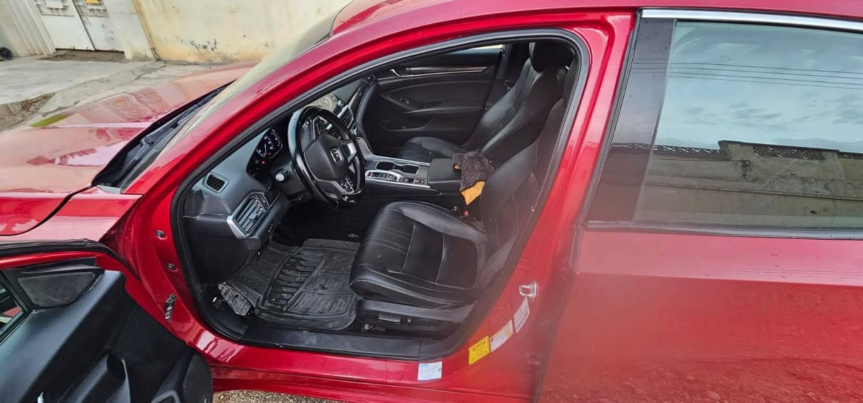 هوندا اكورد 2022 هايبرد 
الممشى : 120 الف 
مصبوغة عام ( بدون كلبة ) 
كفالة كير ومحرك 
السعر :  11,000$

مكاني صلاح الدين سامراء
رقم الهاتف :*********** تكريت, صلاح الدين
