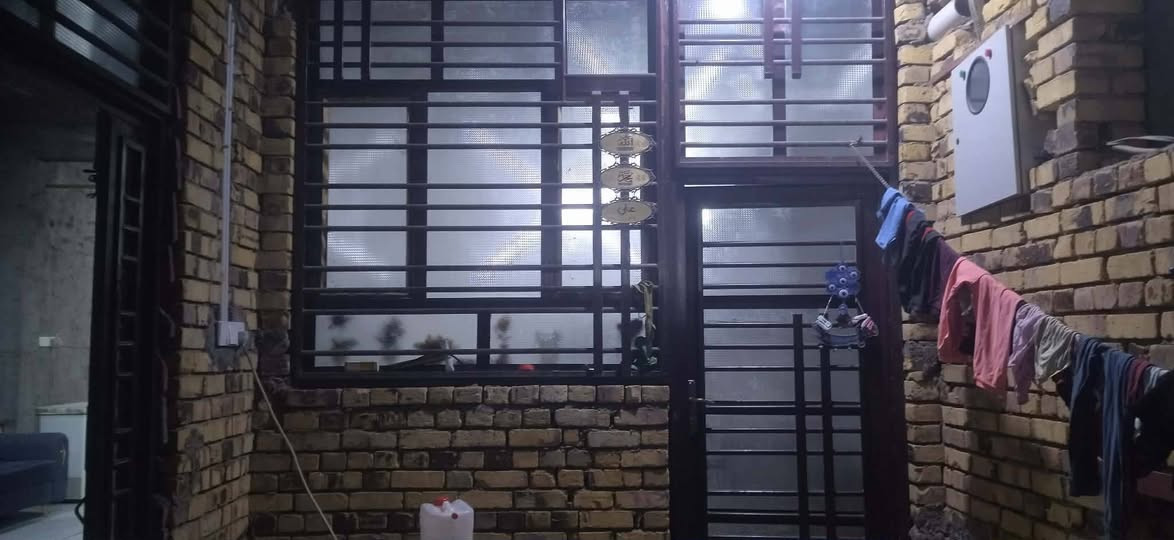 السلام عليكم بيت للبيع مساحه 140طابو زراعي سند 25 شارع 80خلف حلويات لبنان ***********
