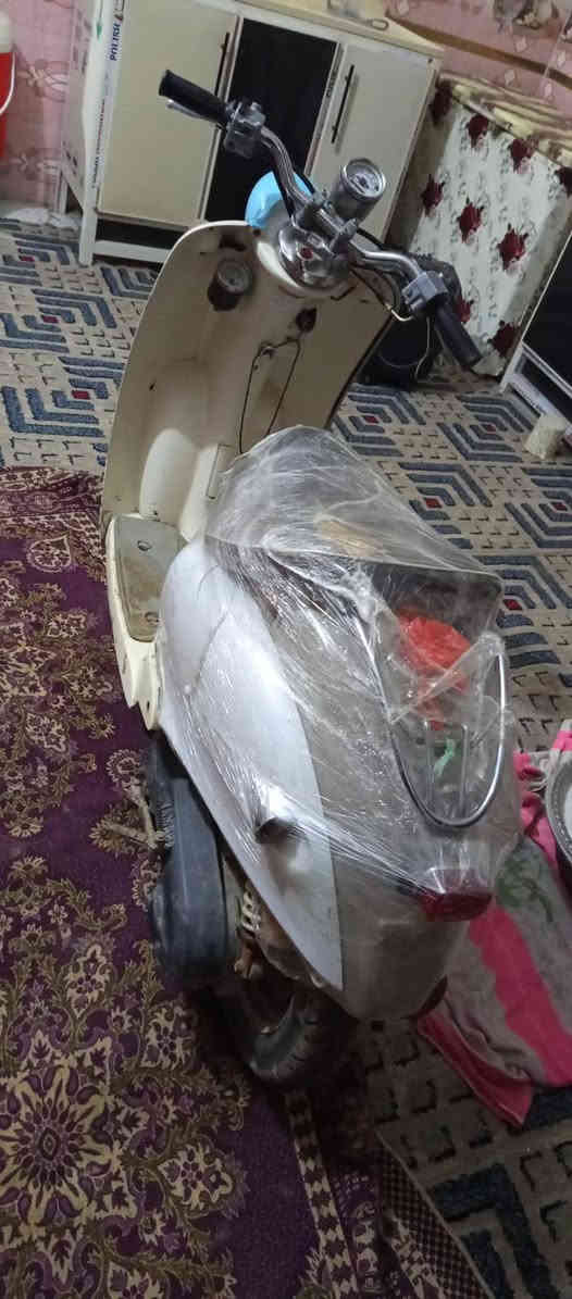 دراجه للبيع مثل ماتشوف بالصورة كاملة من كلشي لايت اشاير بك لايت كلها شغالة هورن بس اكو فطر خفيف كلش خفيف بالشاصي مامبين ملحوم لحيم السعر الاتصال ***********
