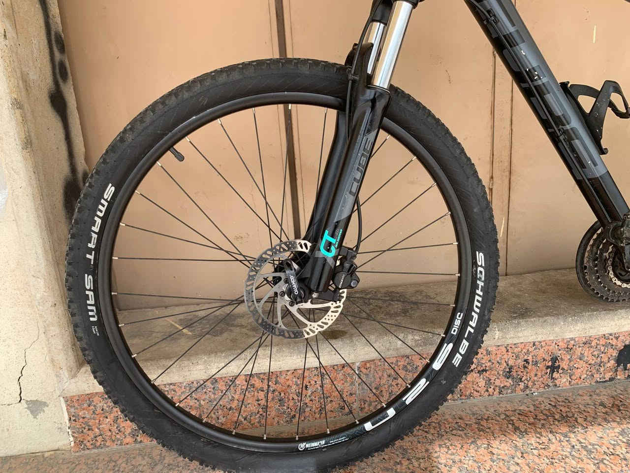 Cube aim pro
دراجة كيوب فئة aim pro حجم 27.5 قطعة بلادية
نضام البريكات هيدروليك ديسك سستم البدالات
8* 3 شيمانو التوس الدراجة مختمة كيوب ستيرن ودبل ومقعد مكان الدراجة موصل متوفر توصيل كلل المحافظات تواصل  اتساب أو ع رقم

***********
