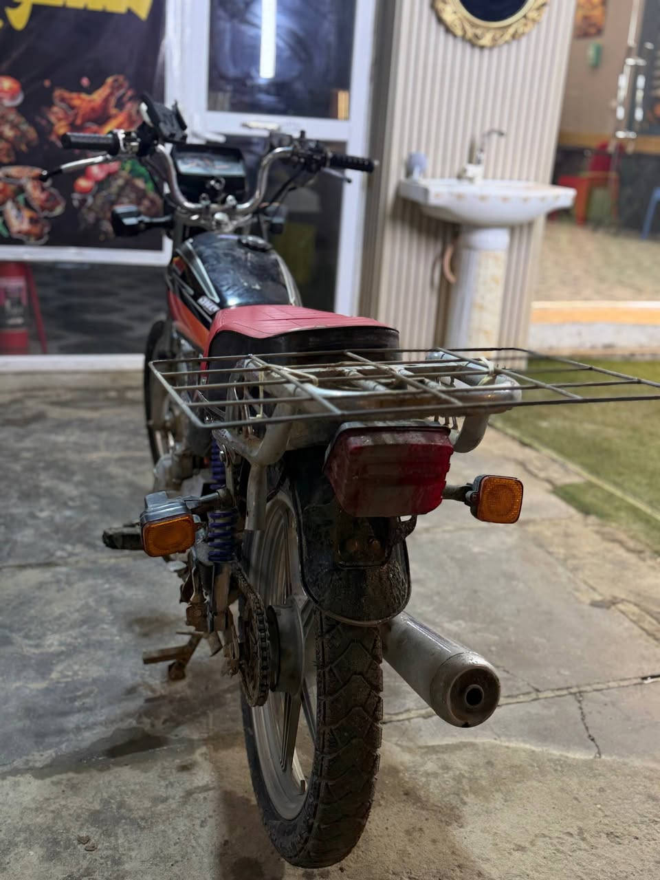 اسلام عليكم
دراجه سافان 5 كير كلك للبيع
كامله مكمله نقص فقط قمجي كيلو متر عدي موجود بس مشاده وهوردر بك لايت يرادلها سعره الفين
اشاير لايت زنون دشبول كلها شغاله ما عوزها شي تشغل ولل شارع  تايرات جوبلش
ويل كب دراجه شوكت ما تجيها نكره سلف دهن كل 10 ايام ابدله مكينه ناعمه سعرها 325 وبيها مجال قليل 
مكانها صويره مزرعه منطقه سيد الشهداء 
رقم اتصال : ***********
وتساب : ***********
