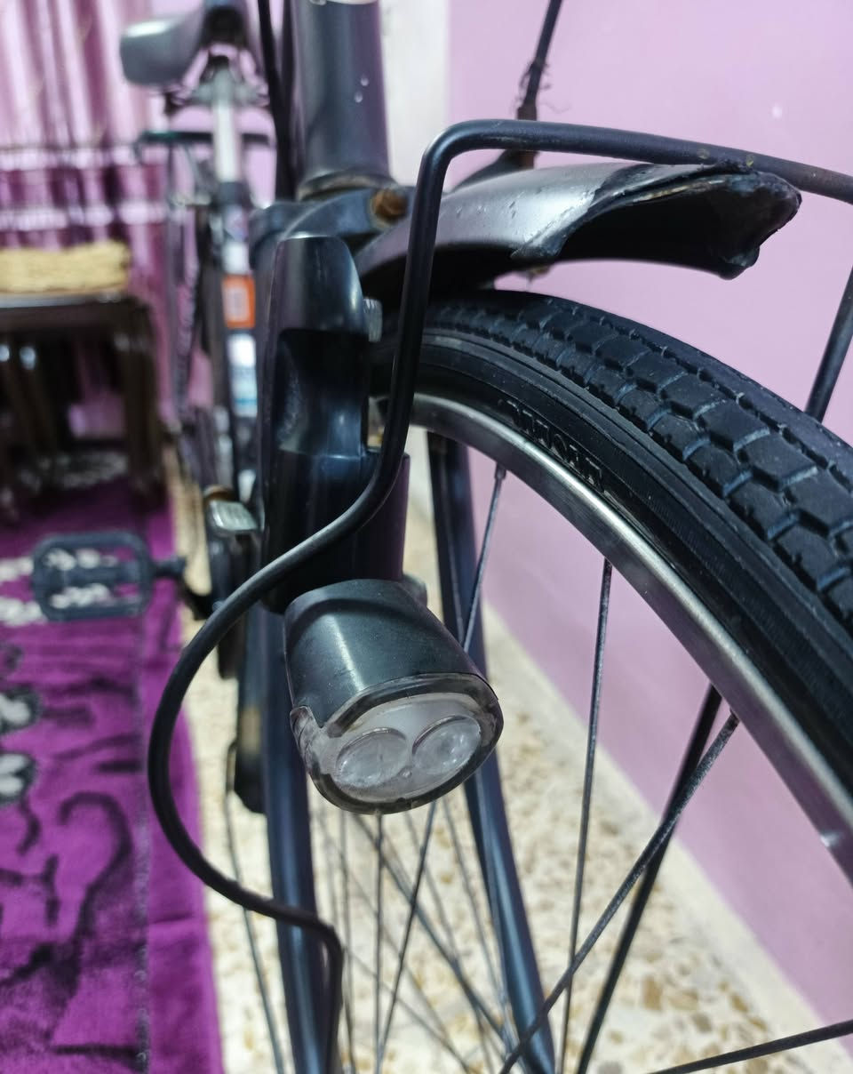 السلام عليكم بايزكل للبيع عبد الحليم مال باله اللون فيلي 🖤🖤  الحجم 27اصطابات كاملين  تيرات وجوابا جديد الاصلي دينمو شغاله ثلجي الضوء السعر 70 وبي مجال الاستفسار على الخاص او على هذا الرقم ***********
