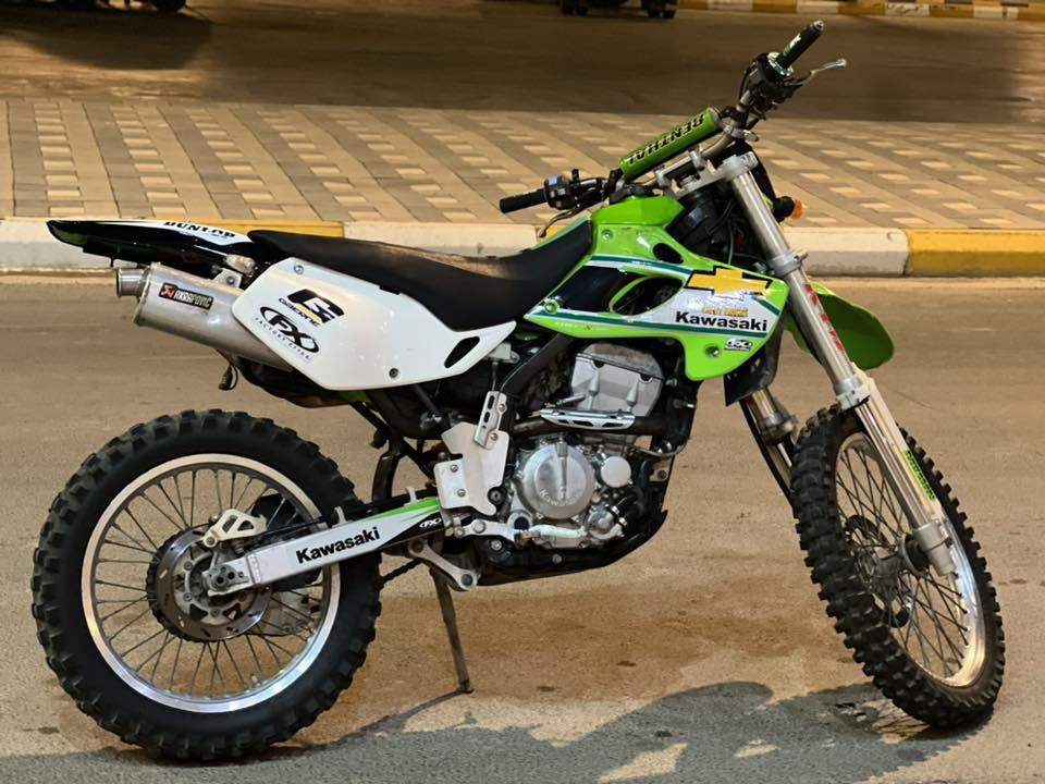 السلام عليكم
قفاز كاوزاكي ياباني
كفاله عامه  

حجم المكينة (250cc) ولفات 
راديتر 
ماشية 22 الف 
دراجة بحالة الوكال 
ماصارلها هواي طالعه من المعرض 
اكزوز اكرا بوفيك 
منضومة زنون 
للاستفسار 
***********
