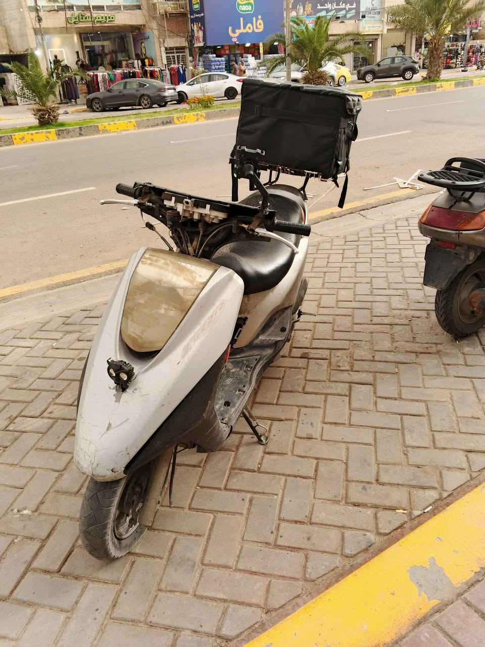 سلام عليكم ورحمه الله اخوان بريز للبيع بيها ملاحظات بسيطه مكينه ما مفتوحه كهربائيات شغاله الكصه مال بجم موجوده الدراجه خير من الله الي يريدها يتصل أو واتساب 
***********
