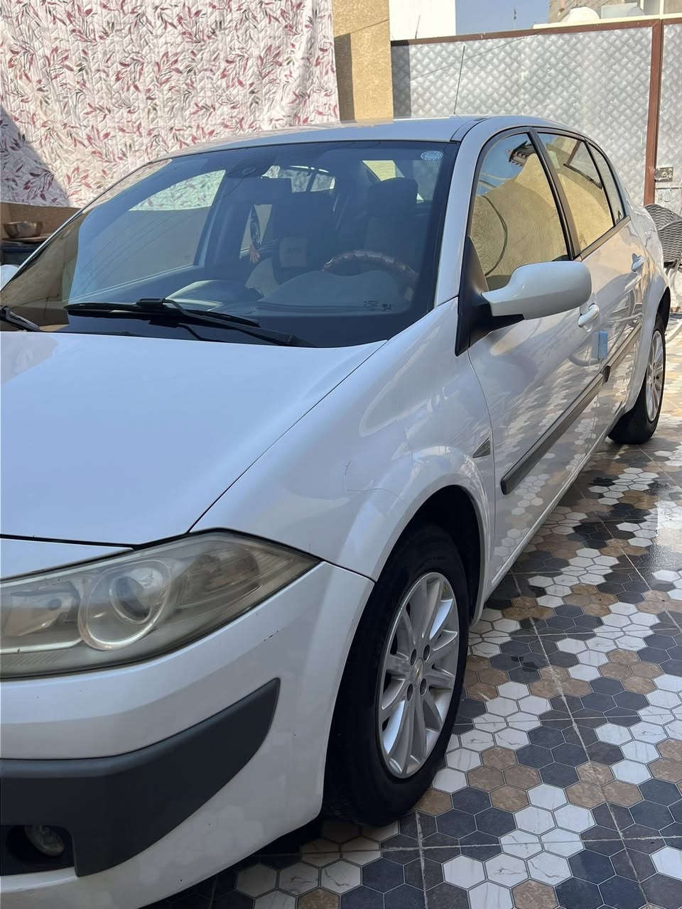 السلام عليكم
رينو ميكان موديل 2008 

محرك 1600 

سياره نضيفه 

تدفيه تبريد شغال 

تخم تايرات جدد 

 عمل دوشمه جلد جديده 

بيهه بارد كلش بسيط خلف باب السايق بلهلال 

سياره نضيفه على أيدي 

السعر 59$

وبيهه مجال 

للاستفسار 

***********
