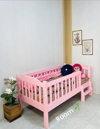 خشب صنوبر • صبغ حراري • أثاث أطفال