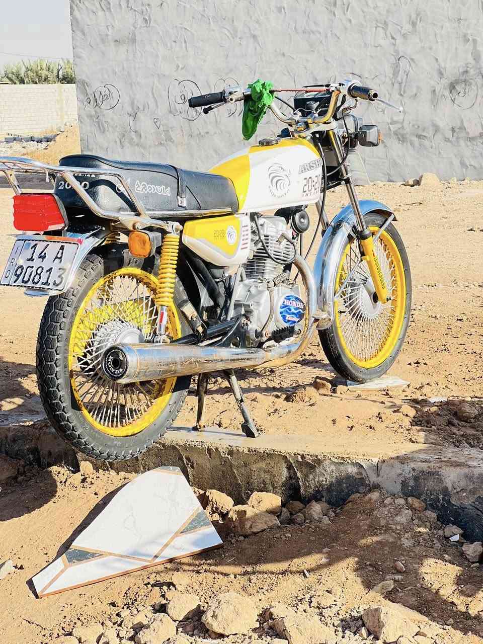 السلام عليكم دراجه ارشه للبيع رقم وسنويه السعر مليون ونص وبيهه مجال قليل جاهزه من كلشي كلشي شغال بيهه العنوان البصره الدير النشوه 
رقمي ***********
