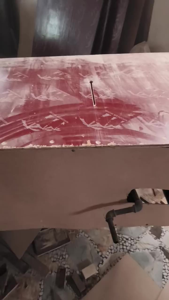 متاح مكينه نجاره سنكل 
ماطور 4 حصان دبل قايش 
نضيفه بيه نتله خفيفه مامئثره 
مكان كركوك سعر 400 وبيه مجال وحده من رجل الميز مكسوره ***********
