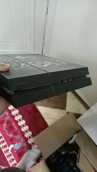 بلاي ستيشن 4 • عاطل • بدون ملحقات