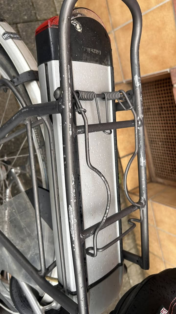 ‏للبيع دراجة كهربائية ماركة Gazelle ‏الصنع هولندا  ‏الدراجة ناقصها شاحنة معها بطاريتها البطاريات ليس بحالة جيدة سعر الدراجه 180$معه الشحن للعراق 300$￼￼￼￼￼￼￼


**إذا كنت صاحب هذا الإعلان وتريد حذفه لأي سبب، رجاءا أرسل رسالة إلى الدعم الفني**