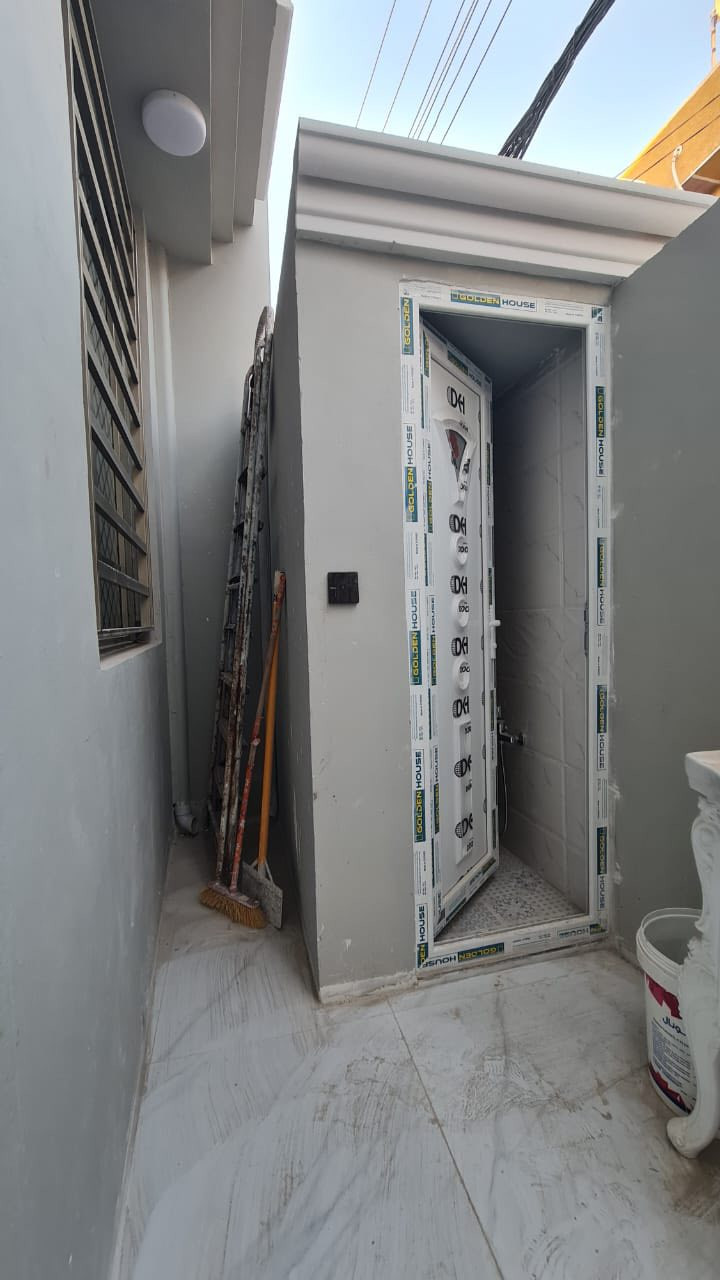 سلام عليكم بيت طابقين ١٠٠ متر
العنوان كربلاء ال الچاير قرب السوق 
البناء طابوك جمهوري درجه اولى
ديكورات مغربيه ارضيه مرمر واجه ملكيه اوربيه
طابو زراعي سند ٢٥ كامل خدمات ماء مجاري كهرباء تحويل بسمك وقرار محكمه
البناء وتفاصيل البيت

استقبال وغرفة نوم وصاله
ومطبخ وصحيات وطارمه منور
طابق ثاني
3 غرف نوم وصاله وصحيات وسطح
الاستفسار
***********
***********
