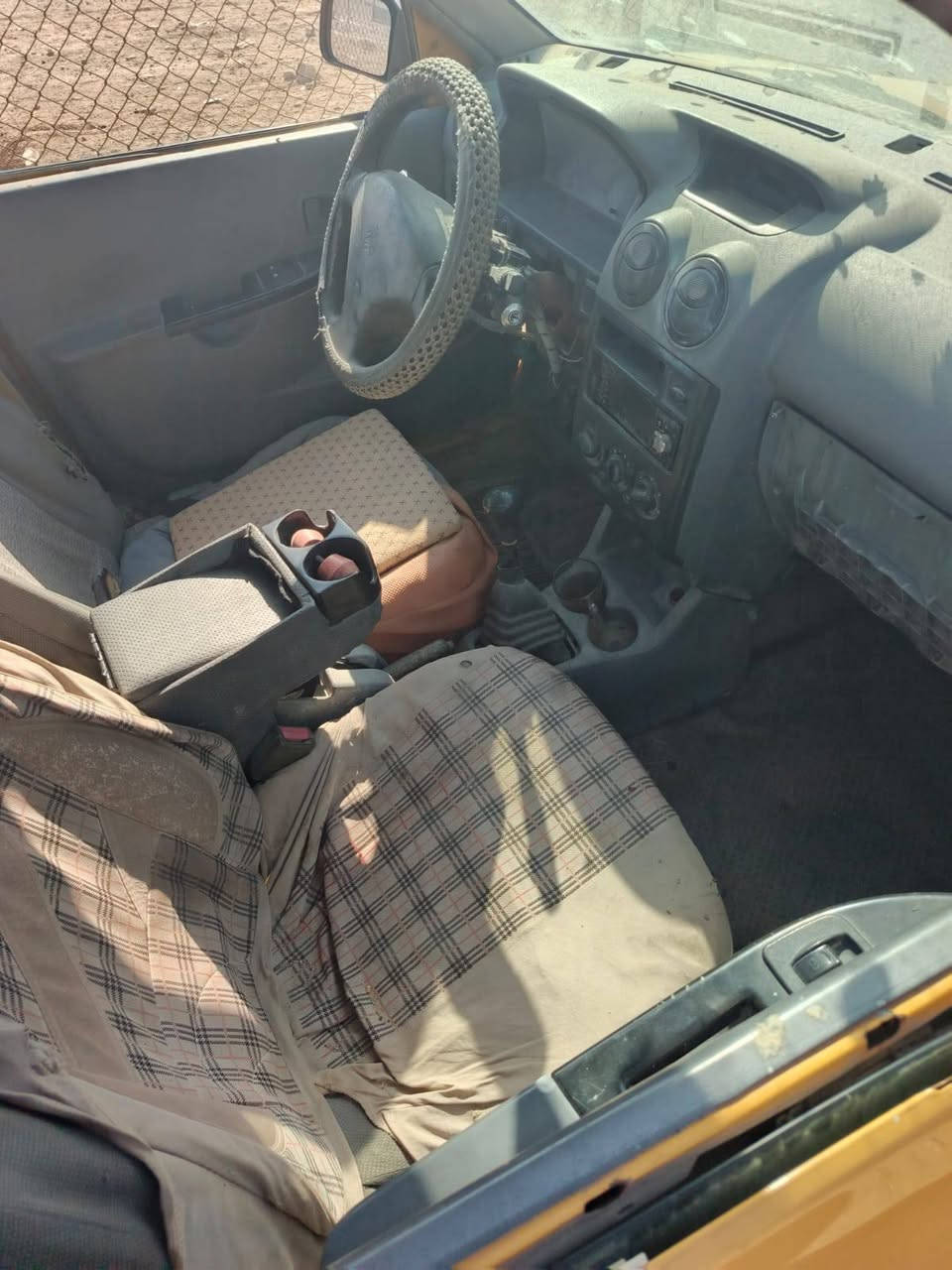 سلام عليكم سياره البيع سايبه 2012 مكينه وكير حلوات العوان بصره سعر 650  الف رقم ***********
