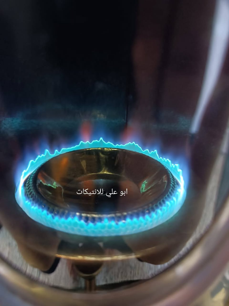 أنتيكة جميلة 
صوبة علاء الدين أنكليزية صناعة 1958حوض النفط نحاس بالكامل مع مقص للفتيلة وكتلوك وفتيلة إحتياط نارها زركة وبدون غاز للتواصل ع الخاص أو على الرقم ***********
