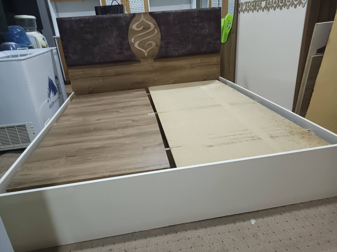 معرض البركه
يوجد لدينا غرف نوم شرط النظافه السعر الوحده 300
كاني كرده شارع مستشفى شهيد جزى ***********
