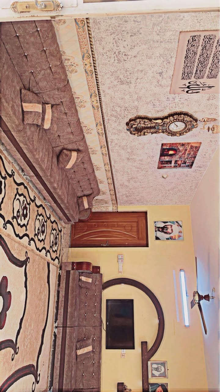 🏡 للبيع دار سكن مميزة – التاجي / حي الحسن العسكري
📍 الموقع: التاجي – حي الحسن العسكري.
📄 نوع السند: طابو صرف – سند (25).
📐 المساحة: 200 م².
📏 الواجهة: 10 متر.
📏 النزال: 20 متر.
🏗️ البناء: جديد – طابقين.

🔹 تفاصيل الدار:

الطابق الأول:

استقبال كبير.

صالة واسعة.

غرفتا نوم.

مطبخ.

صحيات.

منور.

الطابق الثاني:

4 غرف نوم.

صالة.

✨ مميزات الدار: ✅ بناء حديث وتشطيب ممتاز.
✅ كاشي وسيراميك من البداية إلى النهاية.
✅ كراج سيارة.
✅ جاهزة للسكن مباشرة.
✅ موقع مميز وهادئ وقريب من جميع الخدمات.

💰 السعر: ، يُذكر عند التواصل.

📞 للاستفسار والمعاينة: (*********** ).
