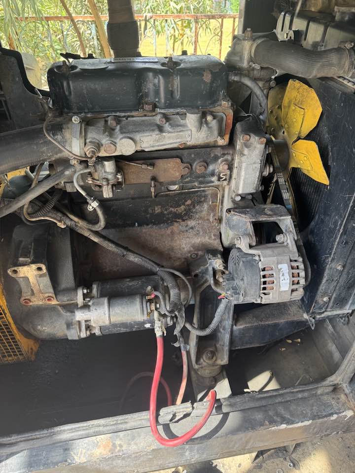 السلام عليكم 
مولد 27 كيفي بيركنز  حجم 91 نضيفه جدا 28 ورقة الاتصال على الرقم *********** واسط تاج الدين
