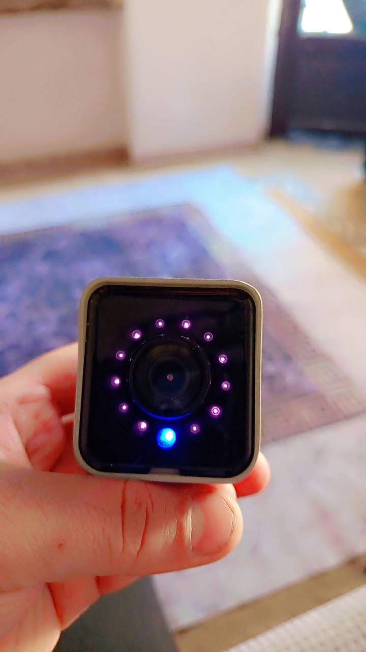 كاميرا WiFi 
كاميرا امزون بهذا الشكل طلعت الي تربط على الموبايل عن طريق النت كلش واضحة بدقة 5G  وتكدر تتحدث مع التشوفه شرط الشغل مفحوصة وجاهزة ملحقاتها كتلوك واريل وقاعدة تثبيت وشاحنة وواير طولة تقريبا من 3- 4 متر
السعر 20 الف وبيها مجال للاستفسار الاتصال على الرقم التالي *********** أو مراسلة الواتساب
