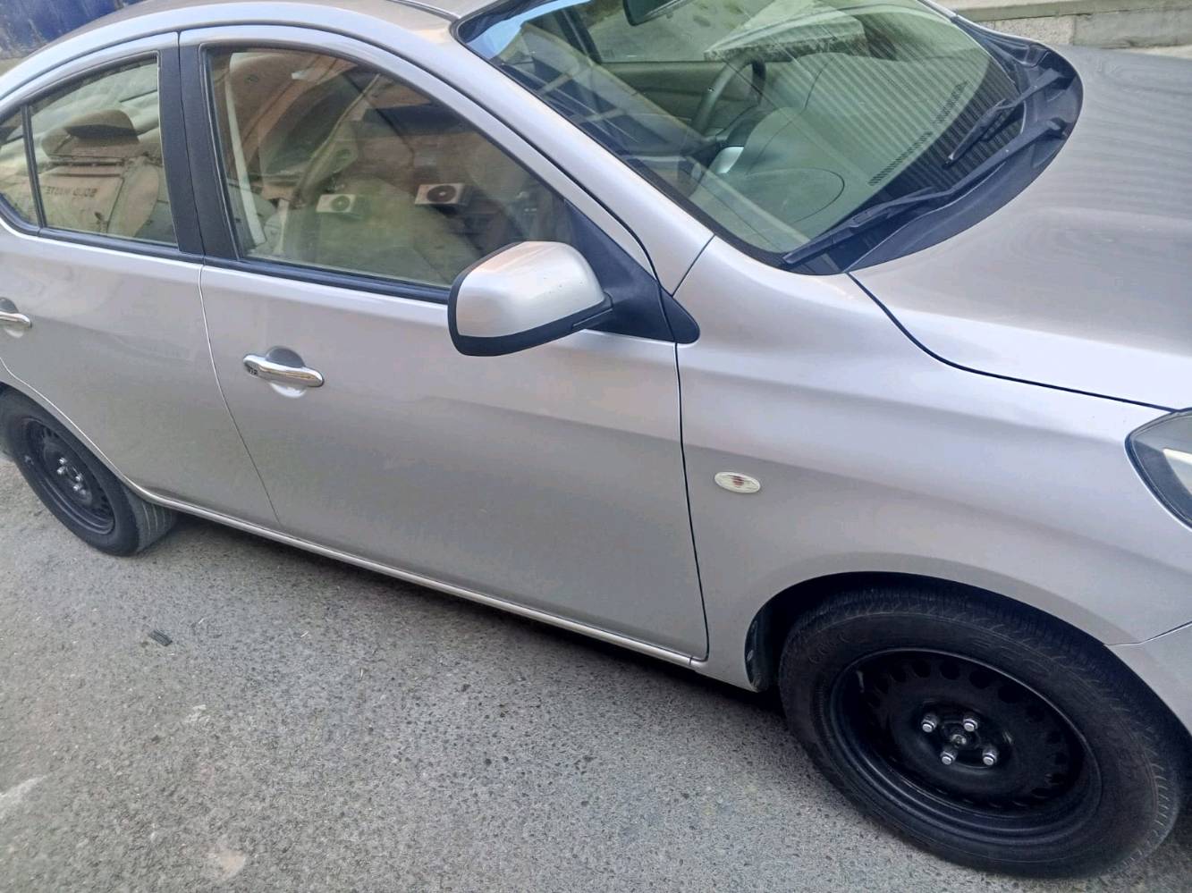 سلام عليكم  للبيع 
سني لون سلفر 2022 رقم اربيل
بيها قطع 1باب خلف سائق بارد موجوده صوره من قبل تصليح

دعاميه يراد له ماسكه فقط 

باقي مكفول  كير مكينه على بلاد ما ملعوب بيها 

بل عافيه على يشتري 
دهن وبانزين  سياره بسمي 
سعر 121 وبيها مجال
عنواني الأمين معلمين 
***********وتساب 
***********وليد