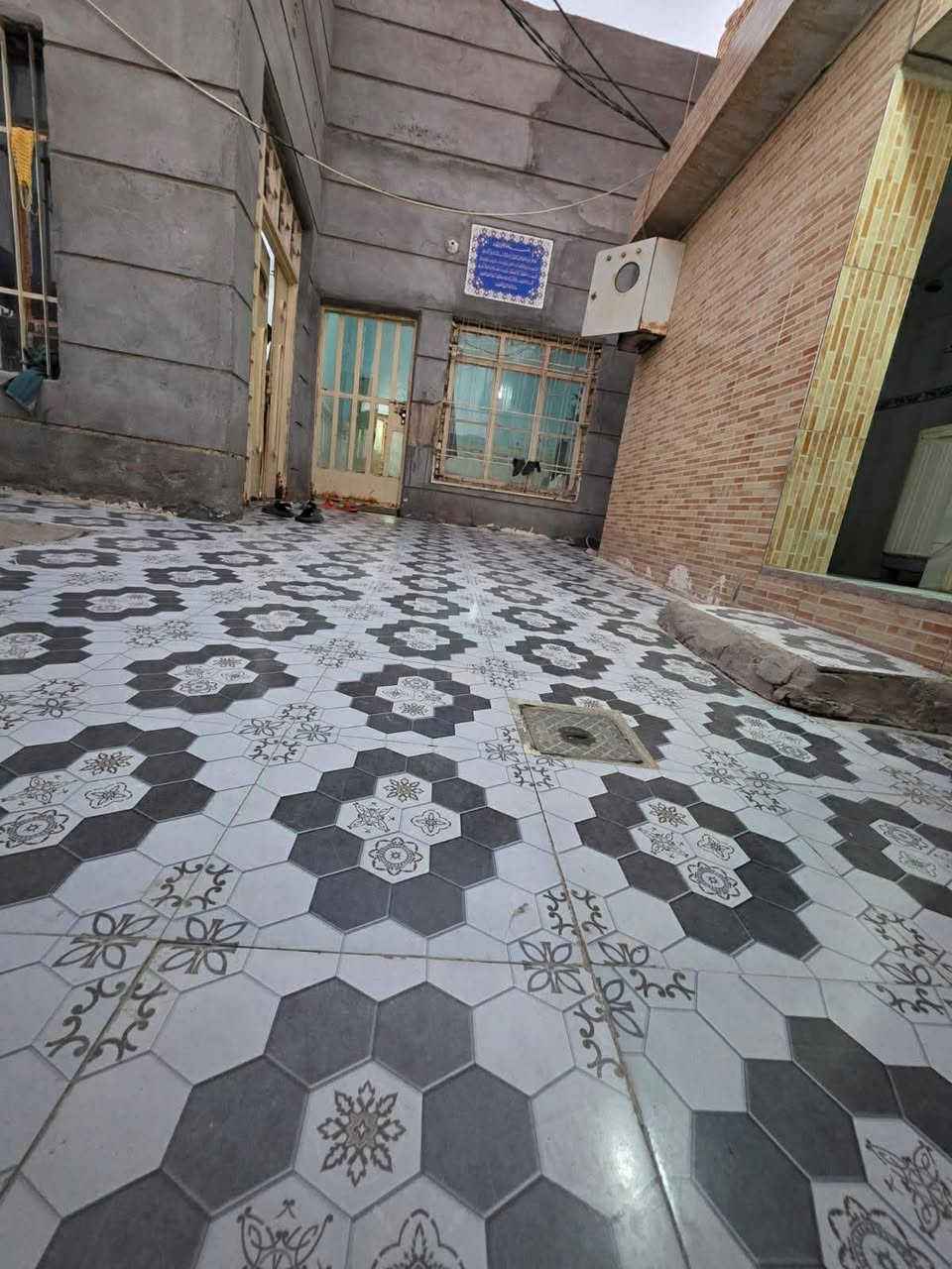 سلام عليكم
بيت للبيع مساحه 200م بالتفيج طاااابو

غرفتين 

صاله

استقبال 

مطبخ

صحيات خارجيه


**إذا كنت صاحب هذا الإعلان وتريد حذفه لأي سبب، رجاءا أرسل رسالة إلى الدعم الفني**