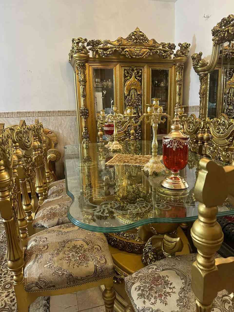 عندي هاي غرفه طعام زان دمياطي مصري الي ايحب يتواصل على هذا رقم  ***********
