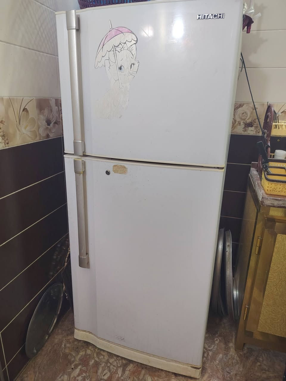 سبلت ٦٠٠
ثلاجه ٢٠٠
مجمده ٢٠٠
ثلاجه ١٠٠
مجموع مليون و١٠٠ وبيهن مجال مكلف بلنشر *********** اليعجبنه يتصل على رقم
